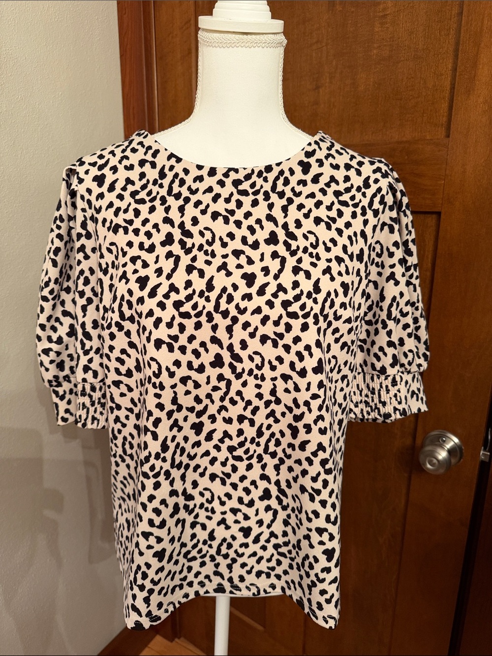 MELLODAY Taupe & Black Leopard Puff Sleeve Blouse